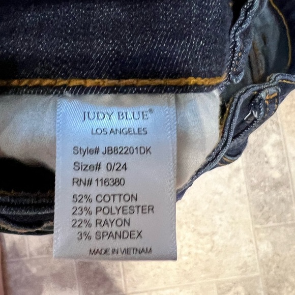 Women’s Judy Blue 0/24 skinny fit jeans like new distressed - Picture 6 of 9
